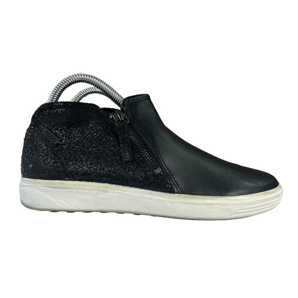 Ecco Soft Black Leather Low Cut‎ Zip Bootie Womens Size EU 37 US 6-6.5 - Picture 1 of 15